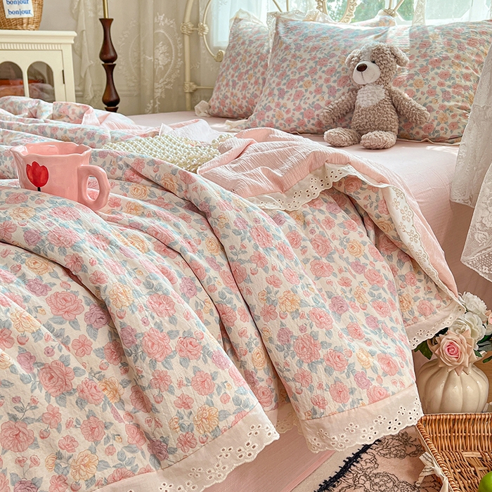 91家纺网 家纺一手货源 找家纺 优佳优品 2026新款云感皱皱纱全棉花边款夏被四件套 粉糯