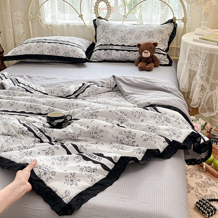 91家纺网 家纺一手货源 找家纺 优佳优品 2026新款云感皱皱纱全棉花边款夏被四件套 清墨