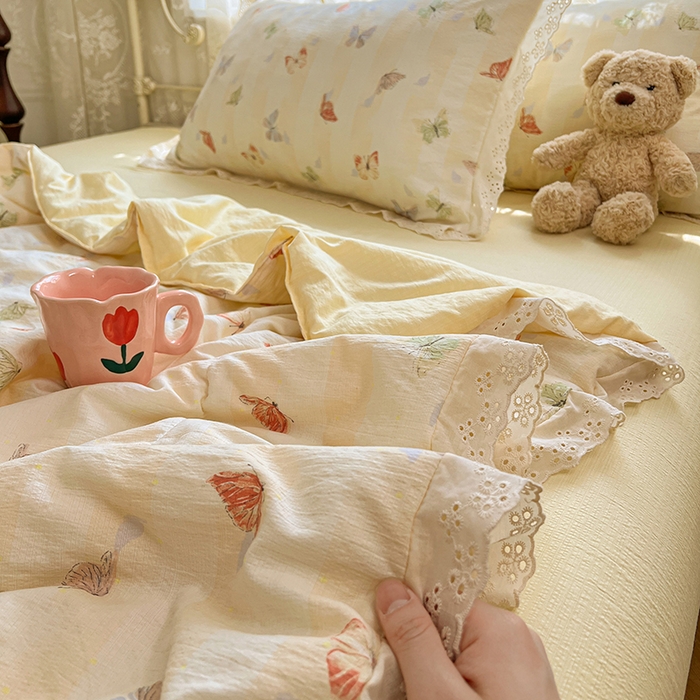 91家纺网 家纺一手货源 找家纺 优佳优品 2026新款云感皱皱纱全棉花边款夏被四件套 蝶儿飞