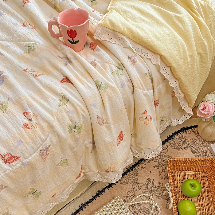 91家纺网 家纺一手货源 找家纺 优佳优品 2026新款云感皱皱纱全棉花边款夏被四件套 蝶儿飞