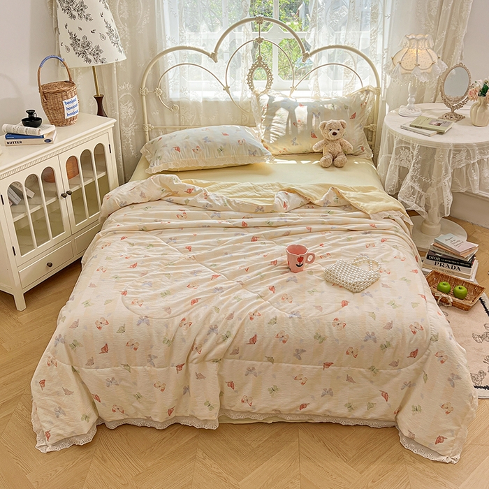 91家纺网 家纺一手货源 找家纺 优佳优品 2026新款云感皱皱纱全棉花边款夏被四件套 蝶儿飞