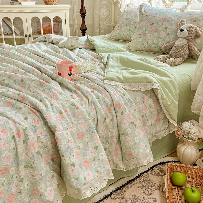 91家纺网 家纺一手货源 找家纺 优佳优品 2026新款云感皱皱纱全棉花边款夏被四件套 知夏