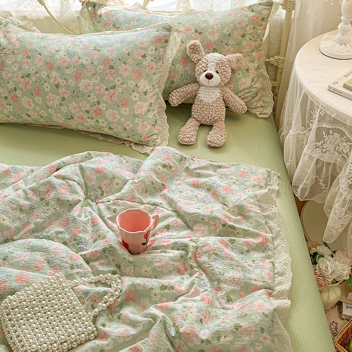 91家纺网 家纺一手货源 找家纺 优佳优品 2026新款云感皱皱纱全棉花边款夏被四件套 知夏