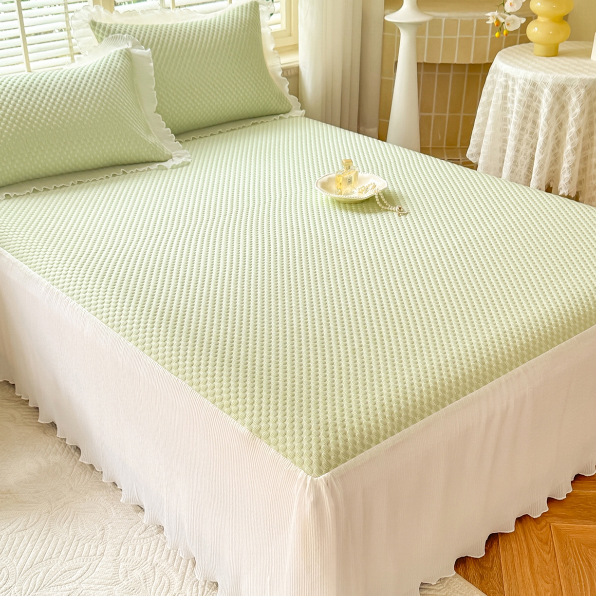 91家纺网 家纺一手货源 找家纺 逸尚阁 2026新款凉感夏被冰豆豆床裙凉席四件套 冰豆豆-清澈绿