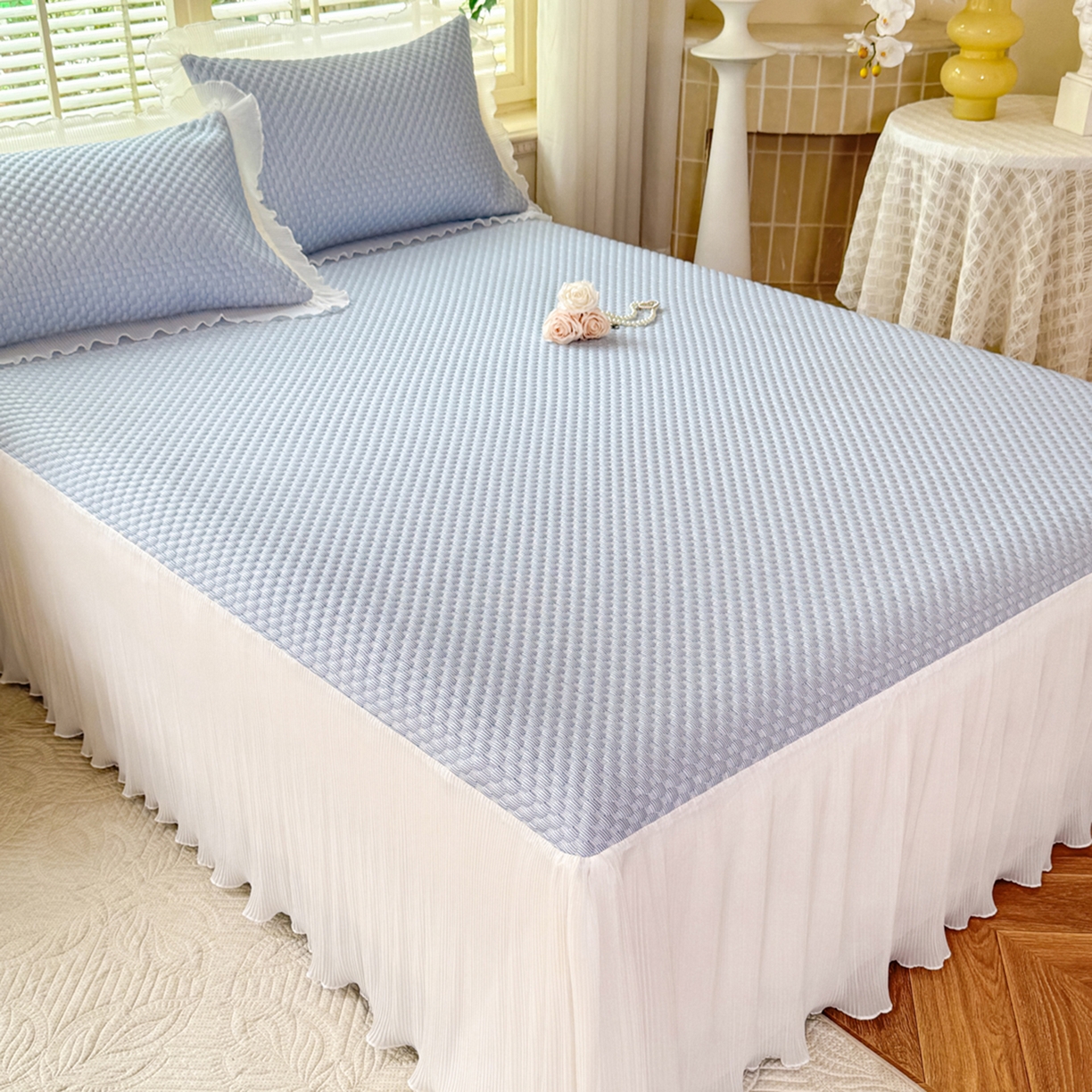 91家纺网 家纺一手货源 找家纺 逸尚阁 2026新款凉感夏被冰豆豆床裙凉席四件套 冰豆豆-宝石蓝