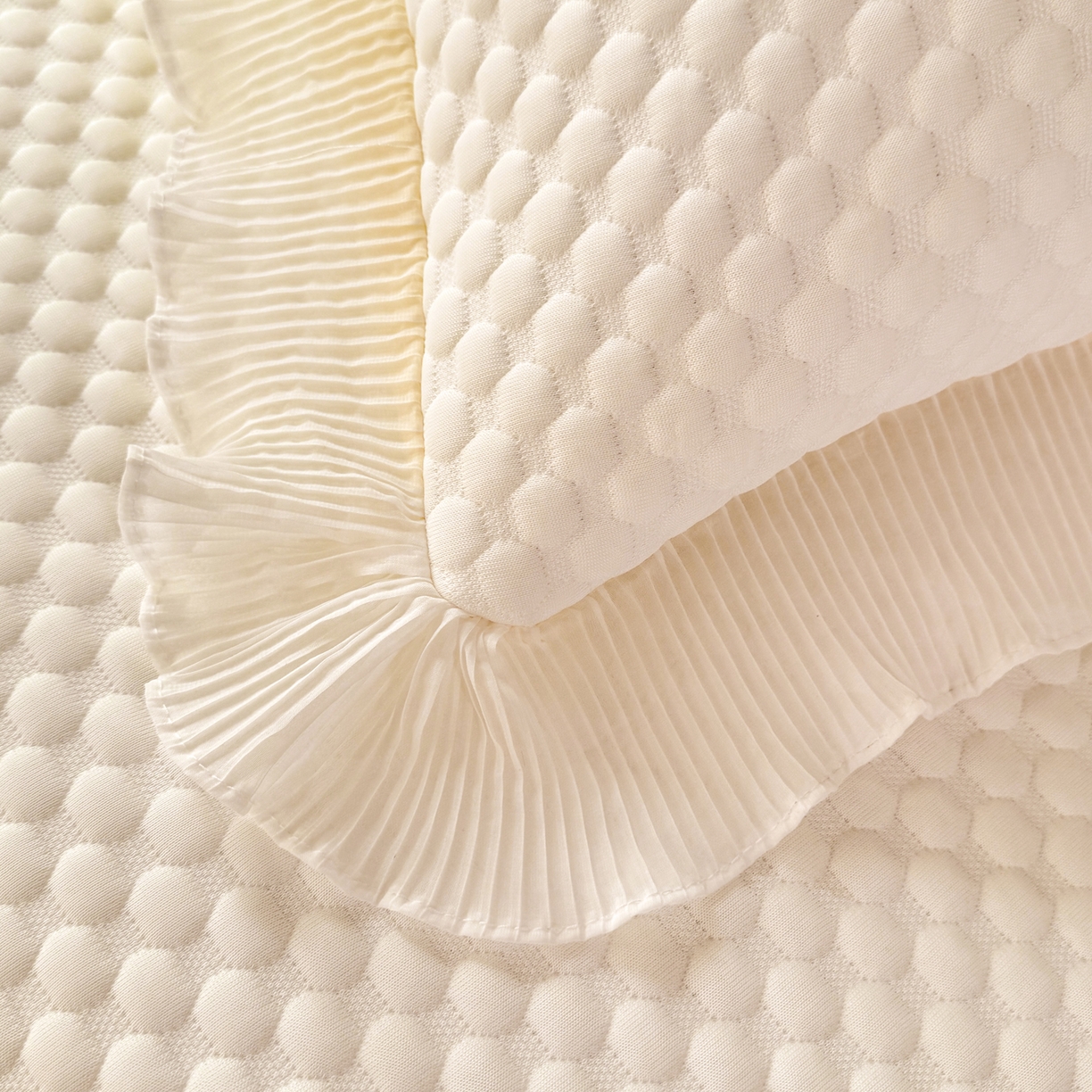 91家纺网 家纺一手货源 找家纺 逸尚阁 2026新款凉感夏被冰豆豆床裙凉席四件套 冰豆豆-珍珠白