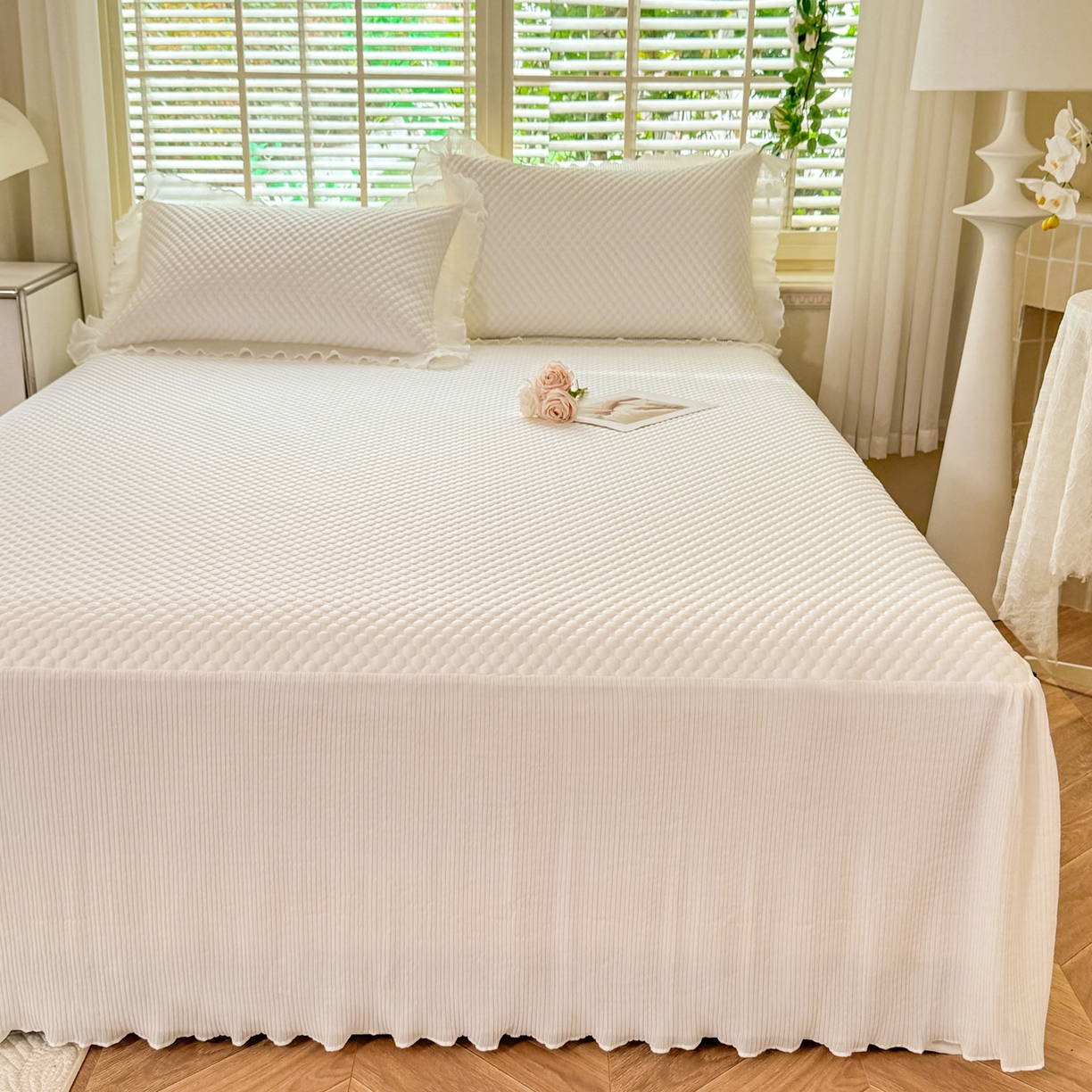 91家纺网 家纺一手货源 找家纺 逸尚阁 2026新款凉感夏被冰豆豆床裙凉席四件套 冰豆豆-珍珠白