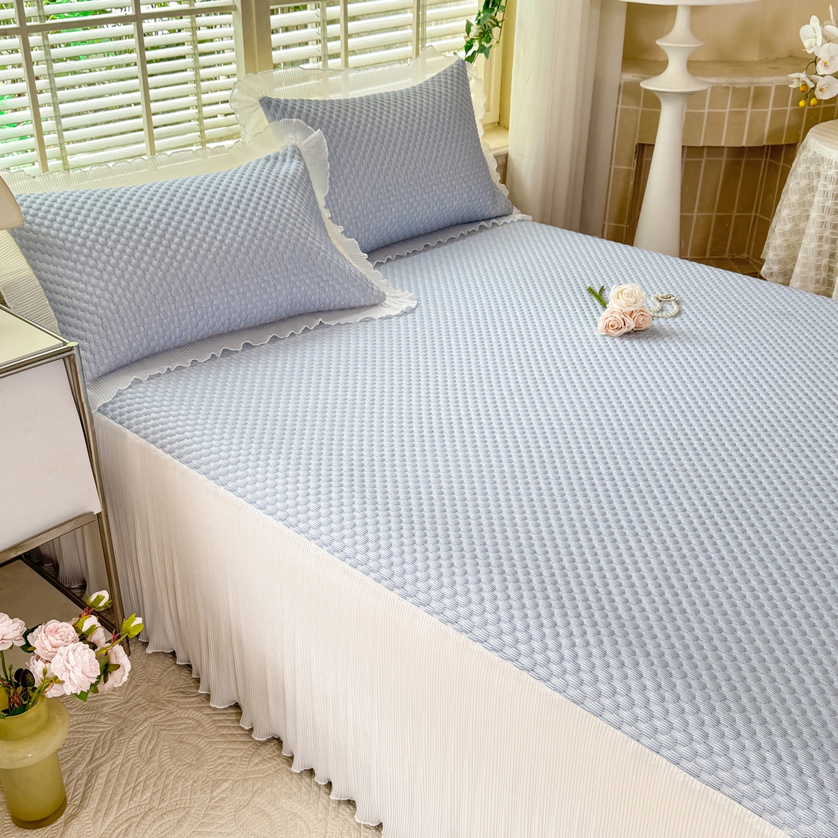 91家纺网 家纺一手货源 找家纺 逸尚阁 2026新款凉感夏被冰豆豆床裙凉席四件套 冰豆豆-宝石蓝