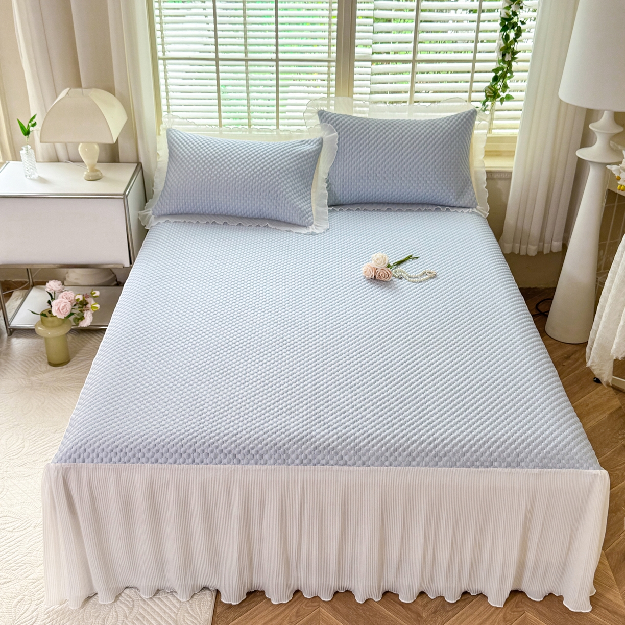 91家纺网 家纺一手货源 找家纺 逸尚阁 2026新款凉感夏被冰豆豆床裙凉席四件套 冰豆豆-宝石蓝