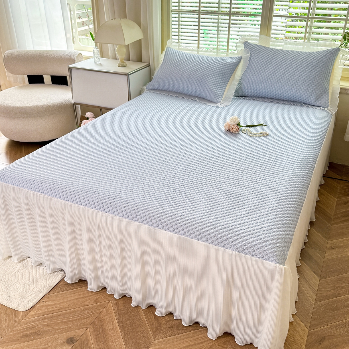 91家纺网 家纺一手货源 找家纺 逸尚阁 2026新款凉感夏被冰豆豆床裙凉席四件套 冰豆豆-宝石蓝