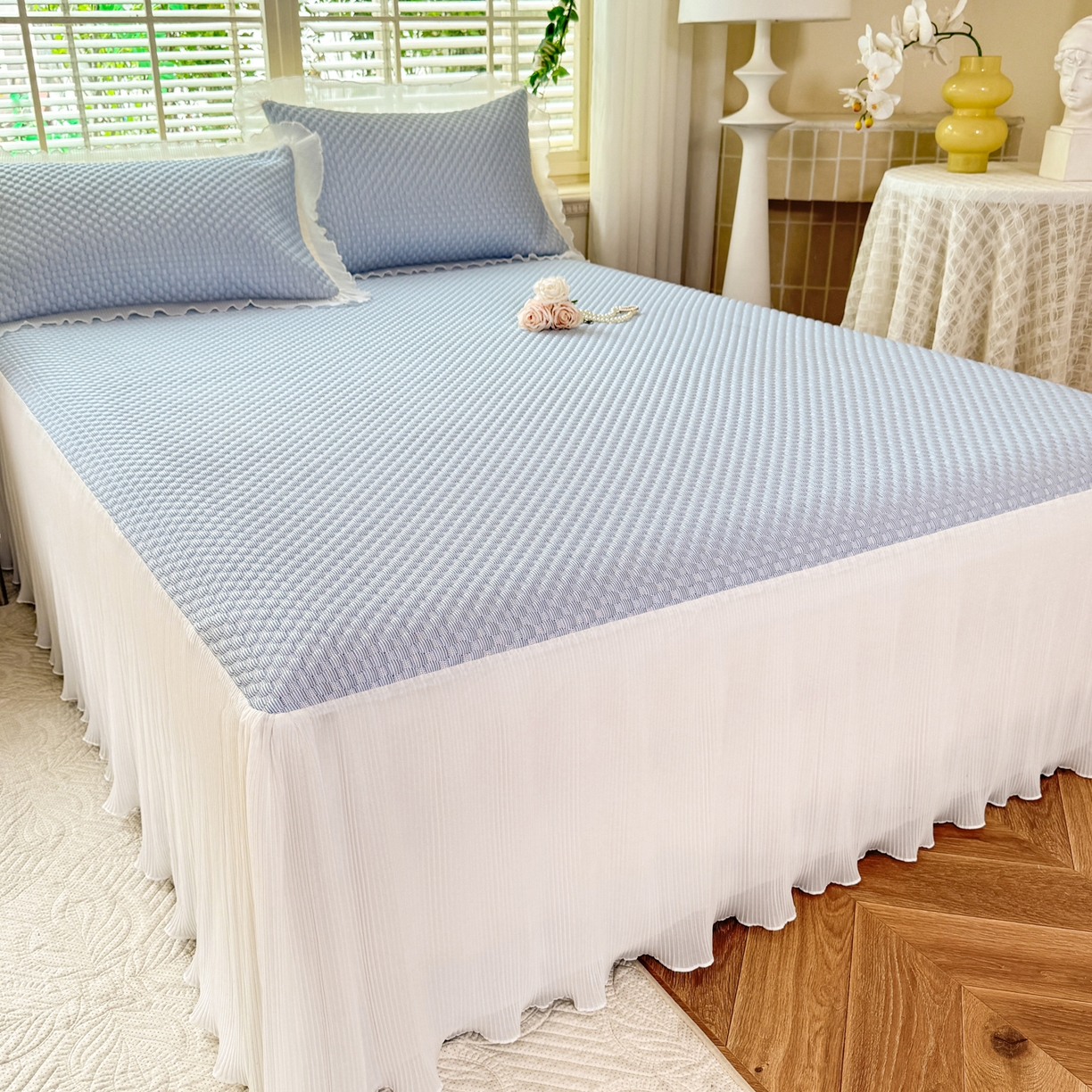 91家纺网 家纺一手货源 找家纺 逸尚阁 2026新款凉感夏被冰豆豆床裙凉席四件套 冰豆豆-宝石蓝