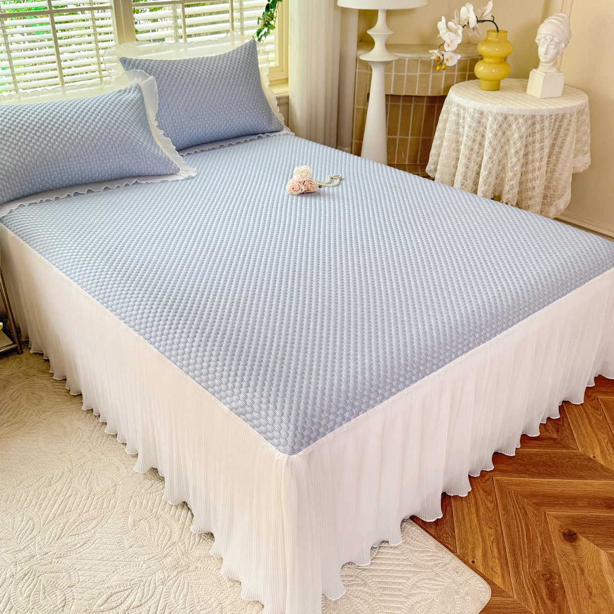 91家纺网 家纺一手货源 找家纺 逸尚阁 2026新款凉感夏被冰豆豆床裙凉席四件套 冰豆豆-宝石蓝