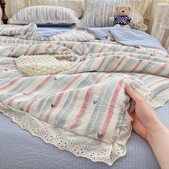 91家纺网 家纺一手货源 找家纺 优佳优品 2026新款云感皱皱纱全棉花边款夏被四件套 蓝屿