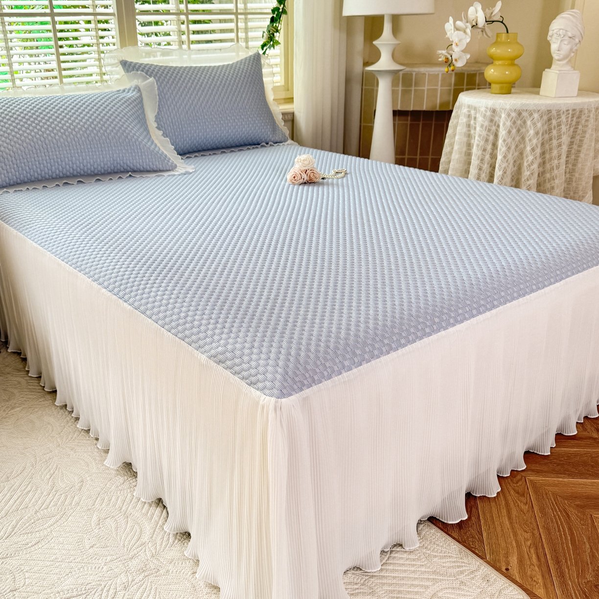 91家纺网 家纺一手货源 找家纺 逸尚阁 2026新款凉感夏被冰豆豆床裙凉席四件套 冰豆豆-宝石蓝