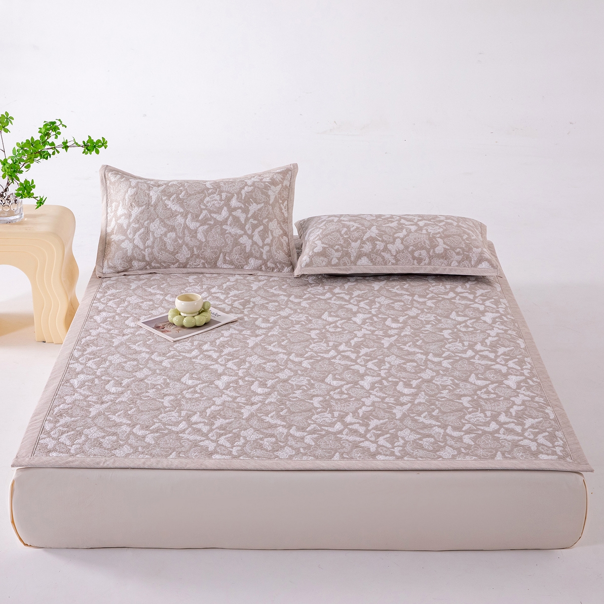 91家纺网 家纺一手货源 找家纺 女子家纺 2026新款A类凉感冰豆豆双面提花席-漫天蝶舞系列 漫天蝶舞-香槟金