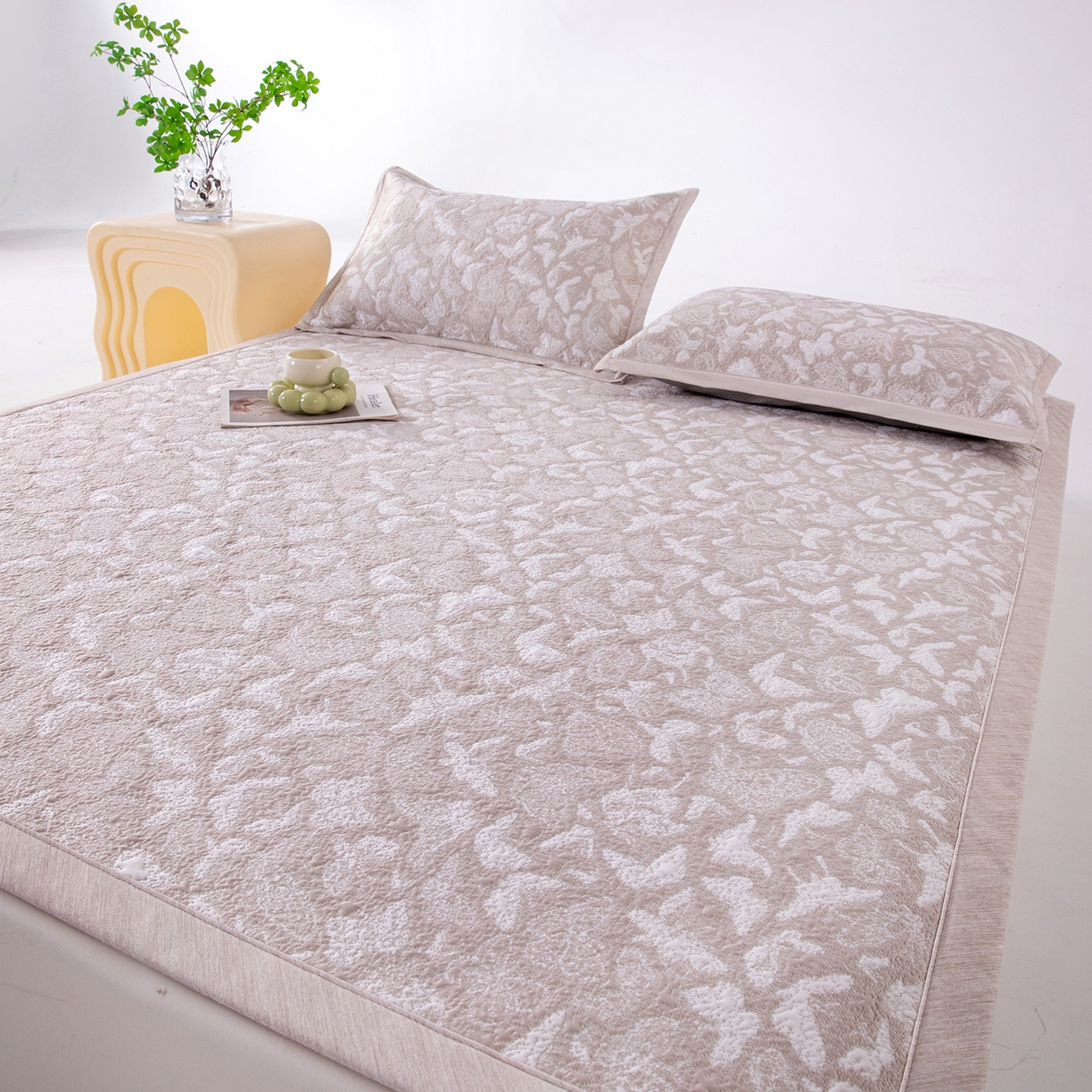 91家纺网 家纺一手货源 找家纺 女子家纺 2026新款A类凉感冰豆豆双面提花席-漫天蝶舞系列 漫天蝶舞-香槟金