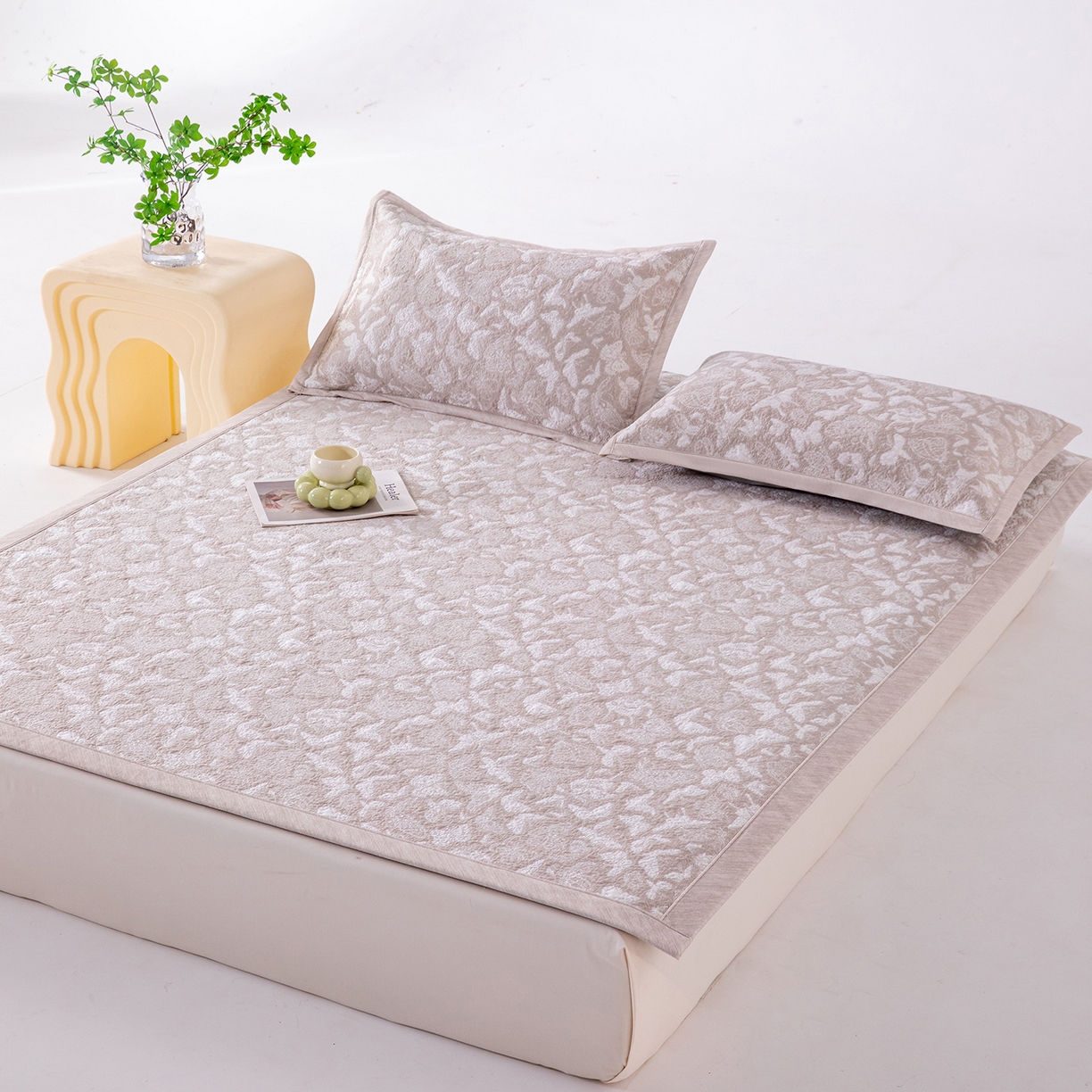 91家纺网 家纺一手货源 找家纺 女子家纺 2026新款A类凉感冰豆豆双面提花席-漫天蝶舞系列 漫天蝶舞-香槟金