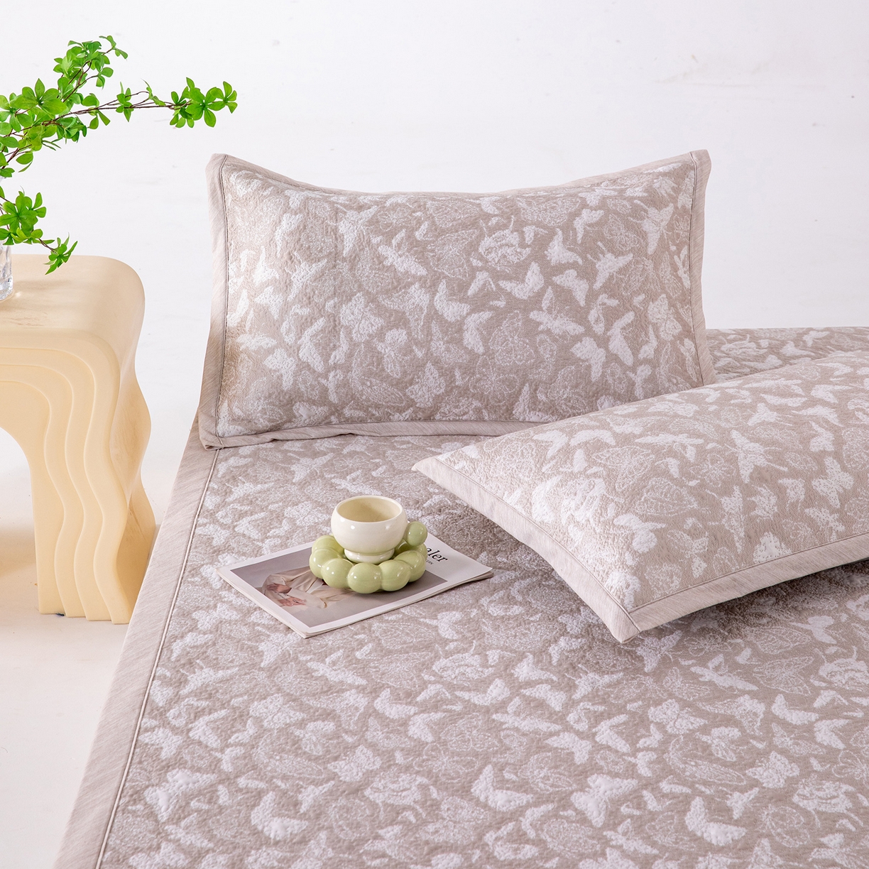 91家纺网 家纺一手货源 找家纺 女子家纺 2026新款A类凉感冰豆豆双面提花席-漫天蝶舞系列 漫天蝶舞-香槟金