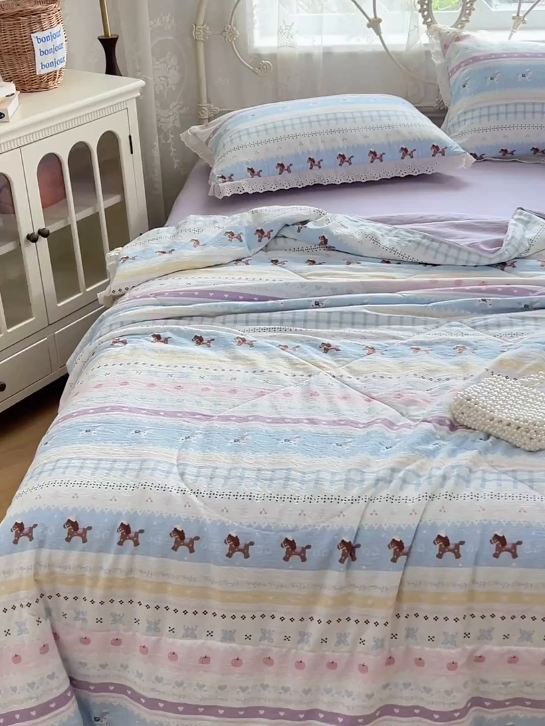 91家纺网 家纺一手货源 找家纺 优佳优品 2026新款云感皱皱纱全棉花边款夏被四件套 晴野