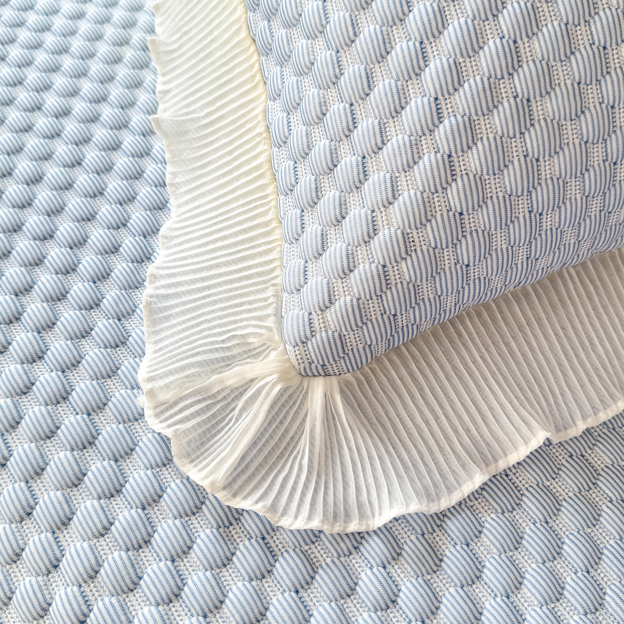 91家纺网 家纺一手货源 找家纺 逸尚阁 2026新款凉感夏被冰豆豆床裙凉席四件套 冰豆豆-宝石蓝