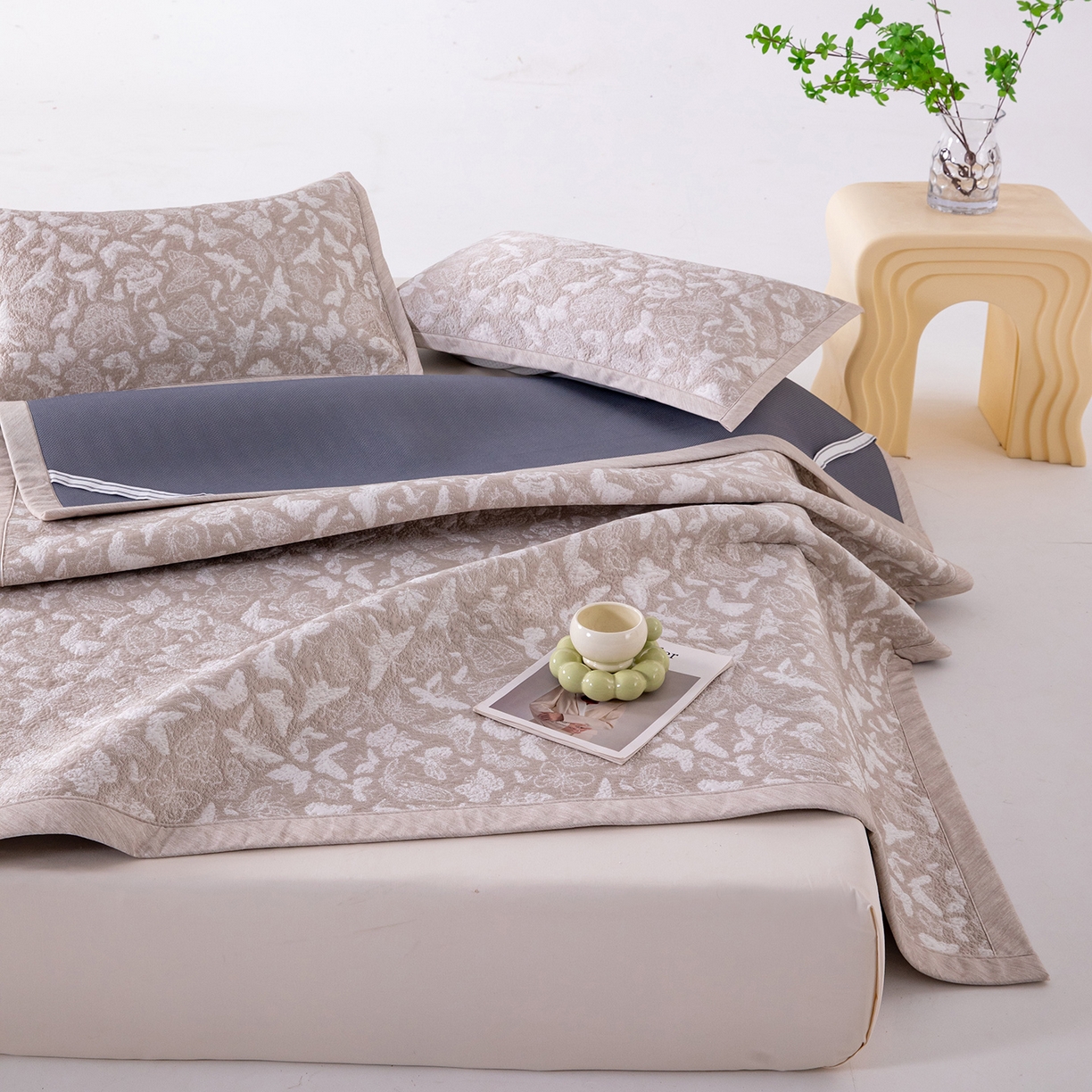 91家纺网 家纺一手货源 找家纺 女子家纺 2026新款A类凉感冰豆豆双面提花席-漫天蝶舞系列 漫天蝶舞-香槟金