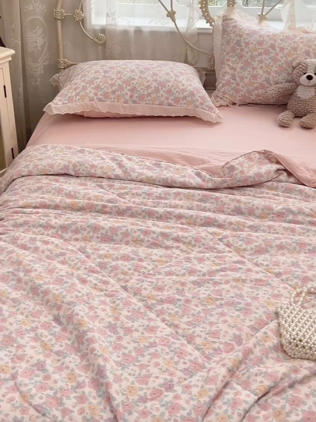 91家纺网 家纺一手货源 找家纺 优佳优品 2026新款云感皱皱纱全棉花边款夏被四件套 粉糯