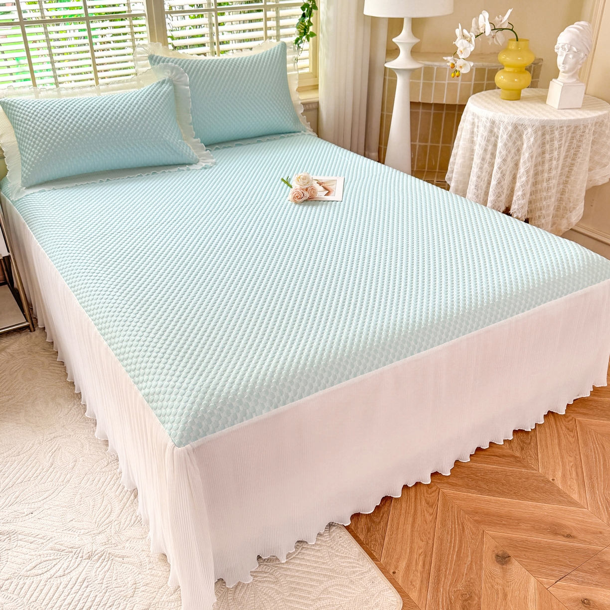 91家纺网 家纺一手货源 找家纺 逸尚阁 2026新款凉感夏被冰豆豆床裙凉席四件套 冰豆豆-天空蓝