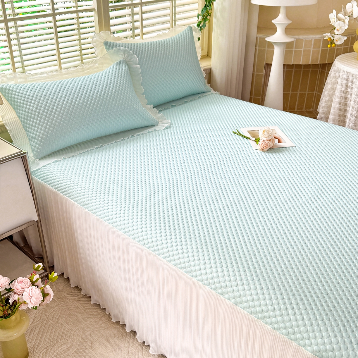 91家纺网 家纺一手货源 找家纺 逸尚阁 2026新款凉感夏被冰豆豆床裙凉席四件套 冰豆豆-天空蓝