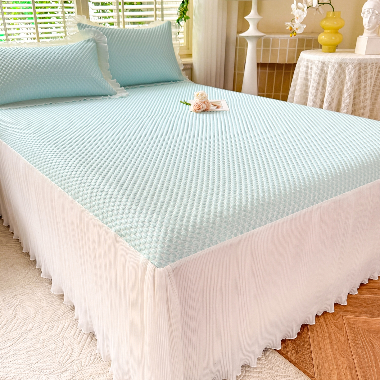 91家纺网 家纺一手货源 找家纺 逸尚阁 2026新款凉感夏被冰豆豆床裙凉席四件套 冰豆豆-天空蓝