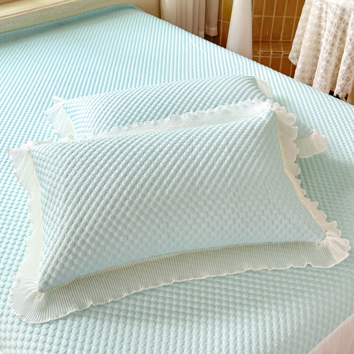 91家纺网 家纺一手货源 找家纺 逸尚阁 2026新款凉感夏被冰豆豆床裙凉席四件套 冰豆豆-天空蓝