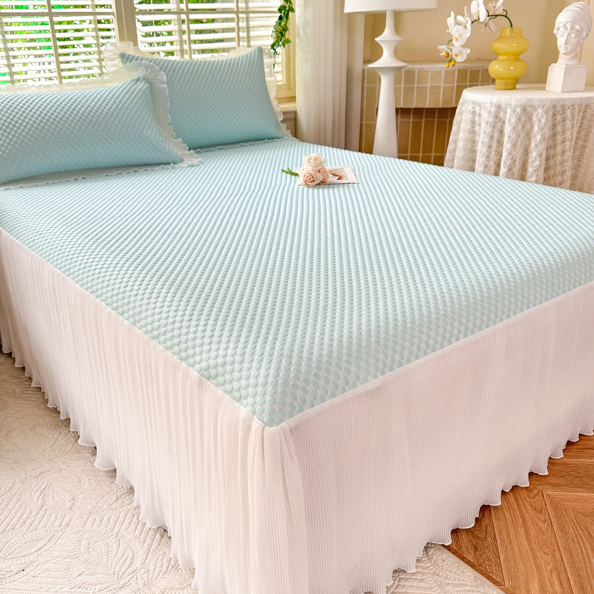 91家纺网 家纺一手货源 找家纺 逸尚阁 2026新款凉感夏被冰豆豆床裙凉席四件套 冰豆豆-天空蓝