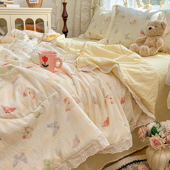 91家纺网 家纺一手货源 找家纺 优佳优品 2026新款云感皱皱纱全棉花边款夏被四件套 蝶儿飞