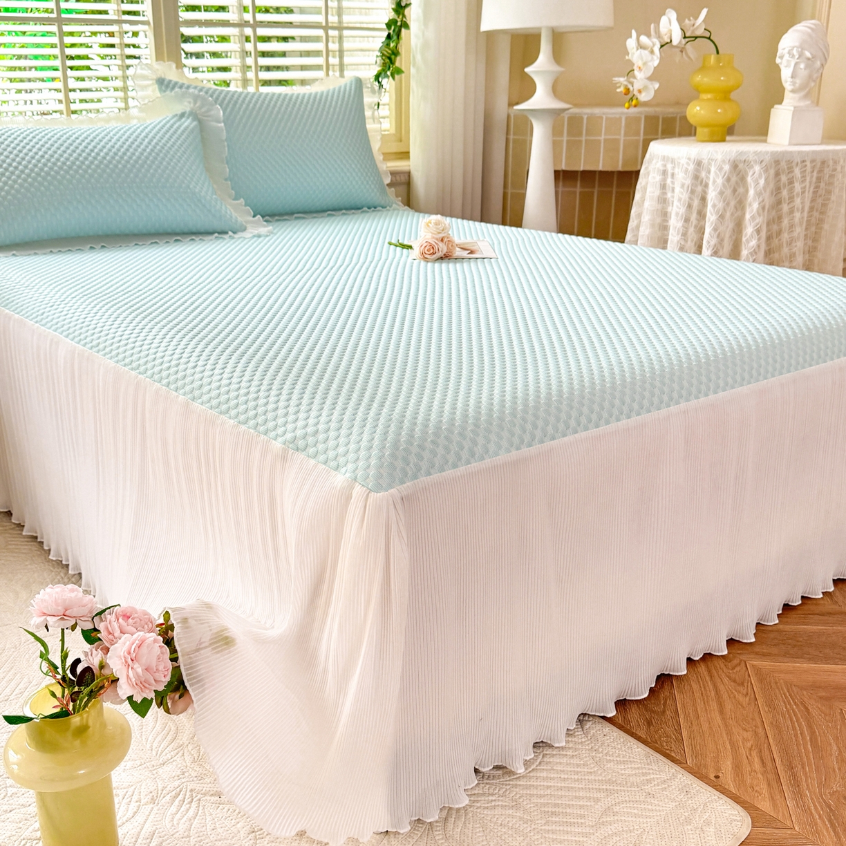 91家纺网 家纺一手货源 找家纺 逸尚阁 2026新款凉感夏被冰豆豆床裙凉席四件套 冰豆豆-天空蓝