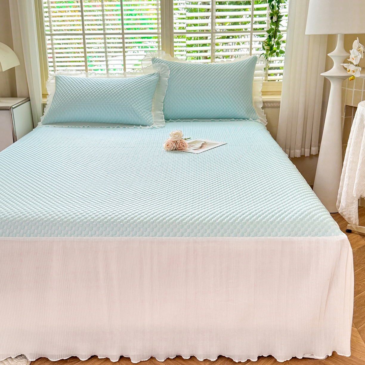 91家纺网 家纺一手货源 找家纺 逸尚阁 2026新款凉感夏被冰豆豆床裙凉席四件套 冰豆豆-天空蓝