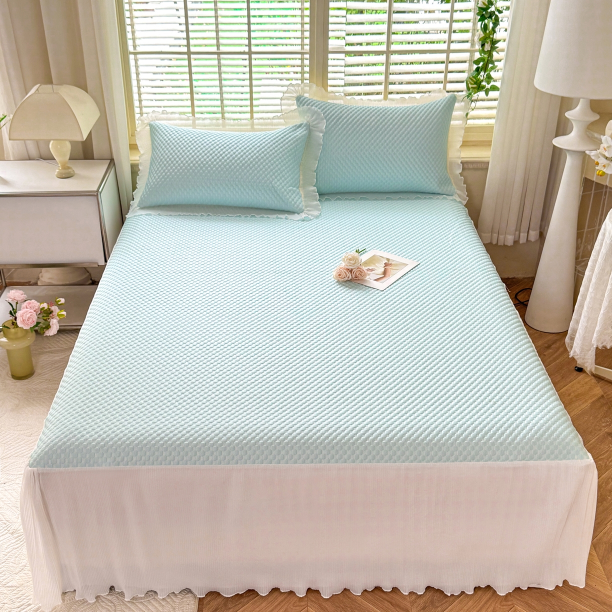 91家纺网 家纺一手货源 找家纺 逸尚阁 2026新款凉感夏被冰豆豆床裙凉席四件套 冰豆豆-天空蓝