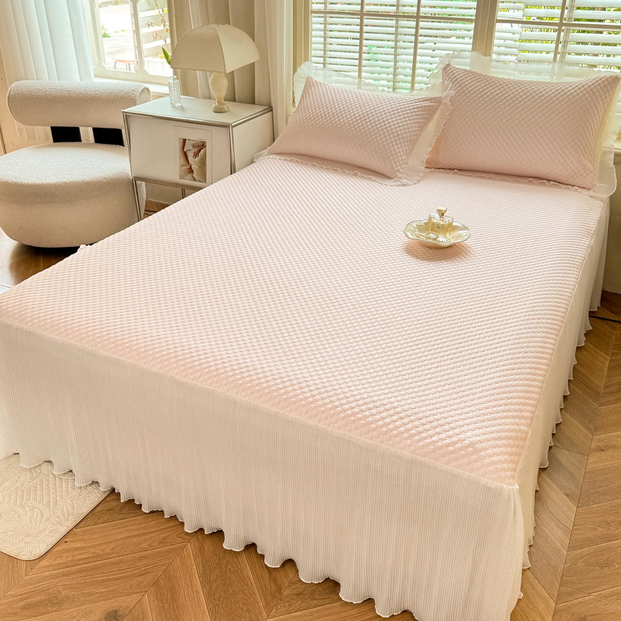 91家纺网 家纺一手货源 找家纺 逸尚阁 2026新款凉感夏被冰豆豆床裙凉席四件套 冰豆豆-桃子粉