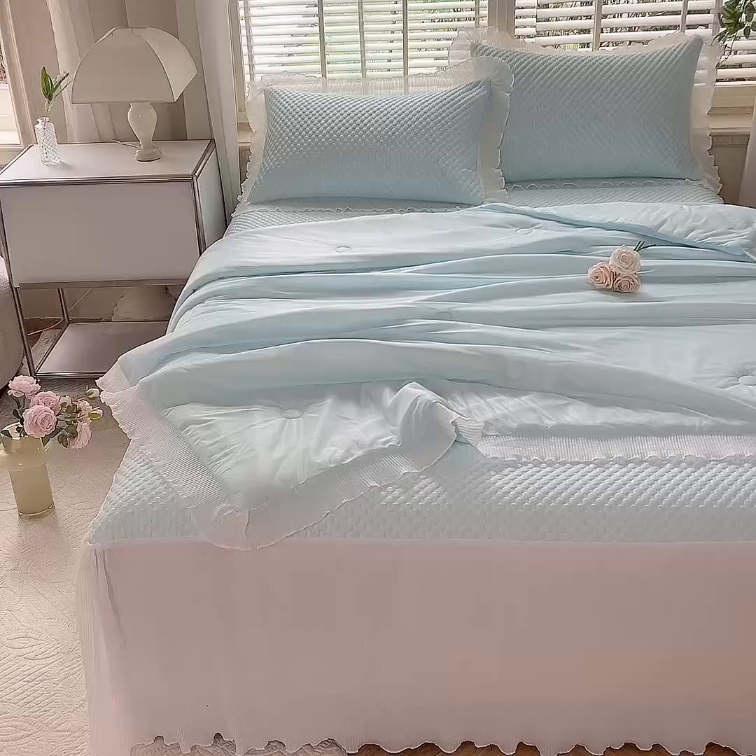 91家纺网 家纺一手货源 找家纺 逸尚阁 2026新款凉感夏被冰豆豆床裙凉席四件套 冰豆豆-天空蓝