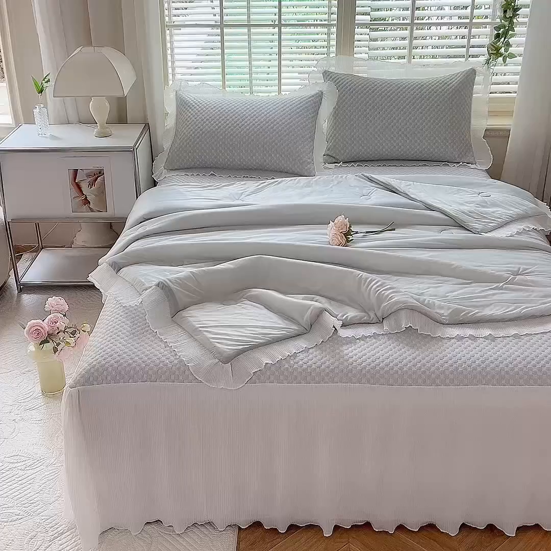 91家纺网 家纺一手货源 找家纺 逸尚阁 2026新款凉感夏被冰豆豆床裙凉席四件套 冰豆豆-银光灰