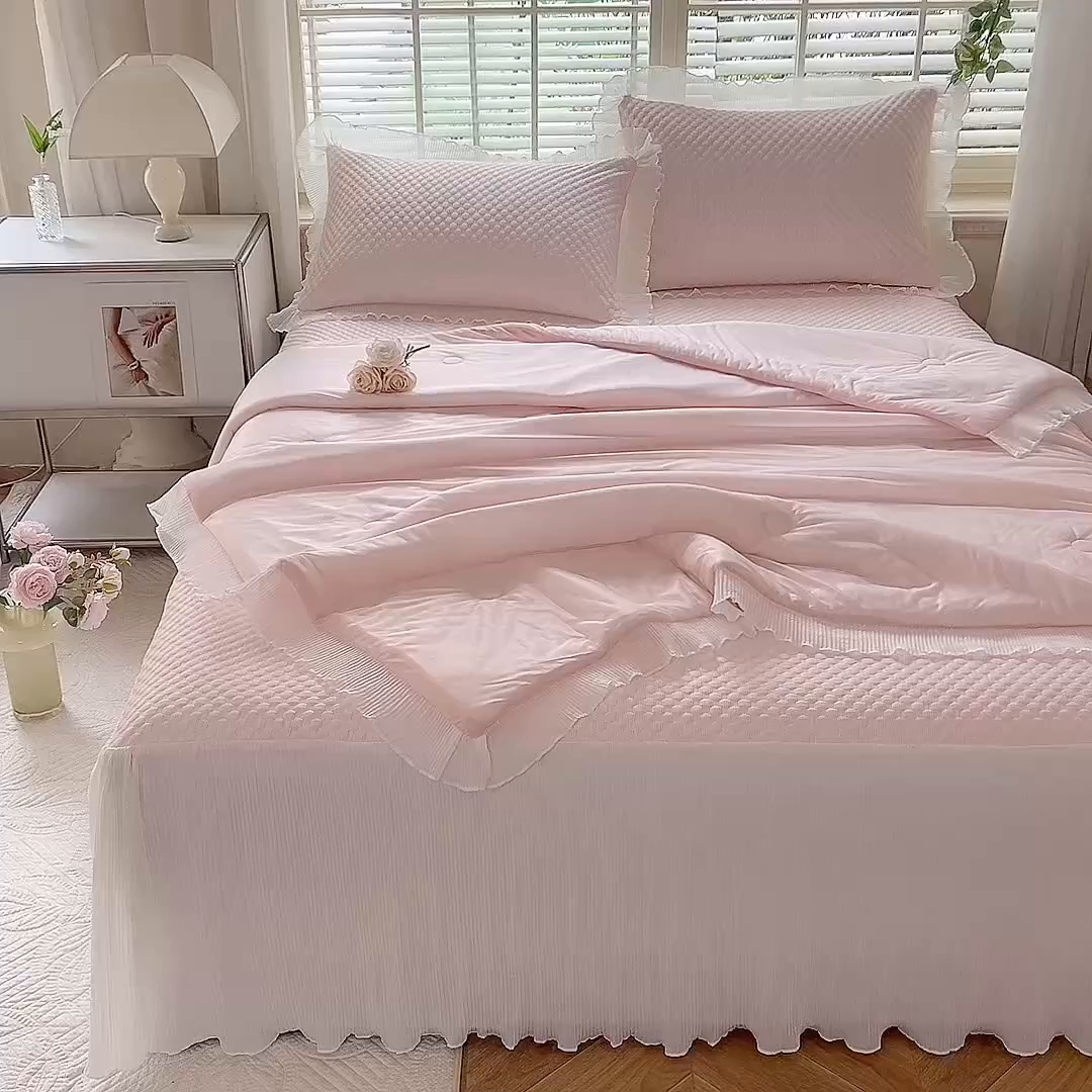 91家纺网 家纺一手货源 找家纺 逸尚阁 2026新款凉感夏被冰豆豆床裙凉席四件套 冰豆豆-桃子粉