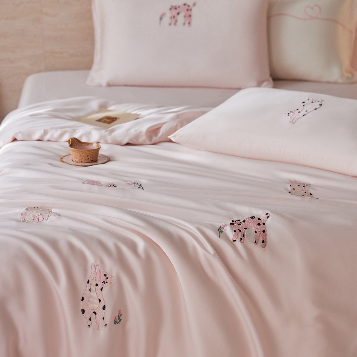 91家纺网 家纺一手货源 找家纺 （总）沐珩家纺 2026新款兰精天丝绣花四件套-萌宠系列