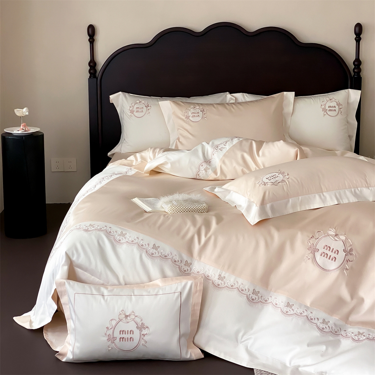 91家纺网 家纺一手货源 找家纺 （总）树下 2026新款a类100支50s双股刺绣高支高密贡缎长绒棉四件套全棉四件套-蝶吟