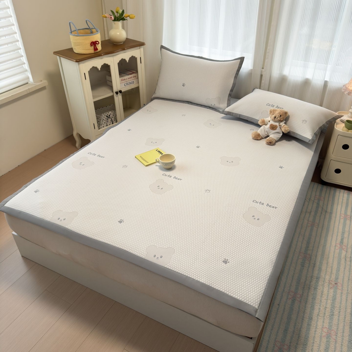 91家纺网 家纺一手货源 找家纺 亿梵家居 2026春夏新款冰豆豆PE高分子凉席 比利熊-咖