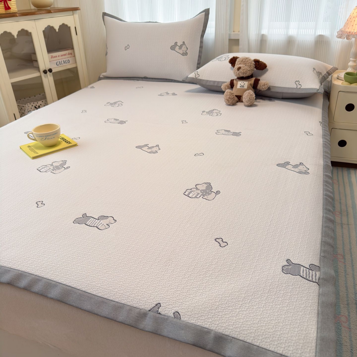 91家纺网 家纺一手货源 找家纺 亿梵家居 2026春夏新款冰豆豆PE高分子凉席 狗狗派对-咖