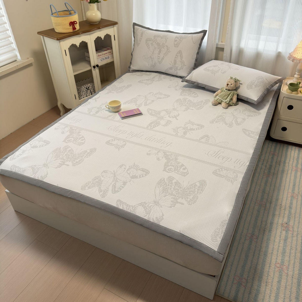 91家纺网 家纺一手货源 找家纺 亿梵家居 2026春夏新款冰豆豆PE高分子凉席 蝶舞