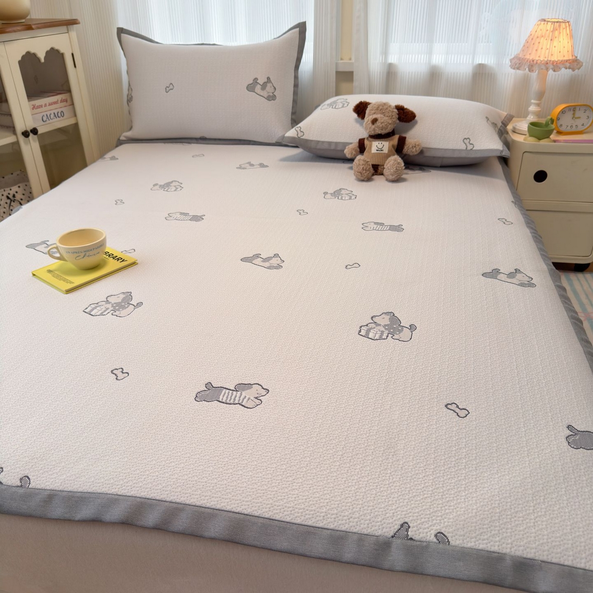 91家纺网 家纺一手货源 找家纺 亿梵家居 2026春夏新款冰豆豆PE高分子凉席 狗狗派对-咖