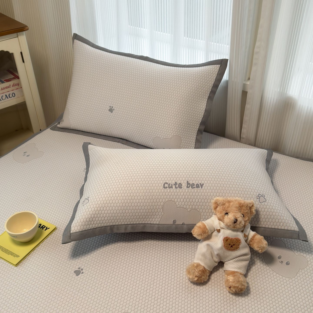 91家纺网 家纺一手货源 找家纺 亿梵家居 2026春夏新款冰豆豆PE高分子凉席 比利熊-咖