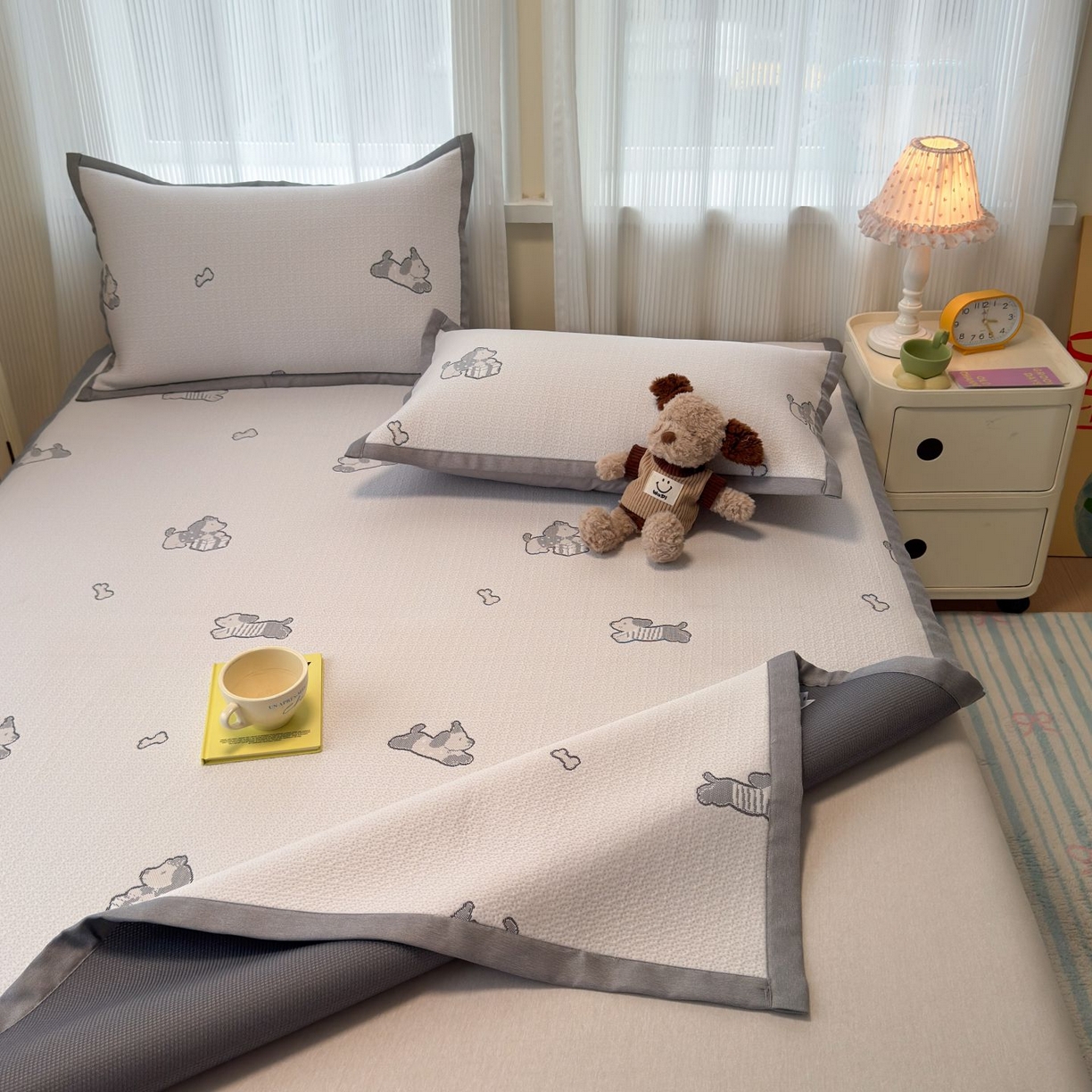 91家纺网 家纺一手货源 找家纺 亿梵家居 2026春夏新款冰豆豆PE高分子凉席 狗狗派对-咖