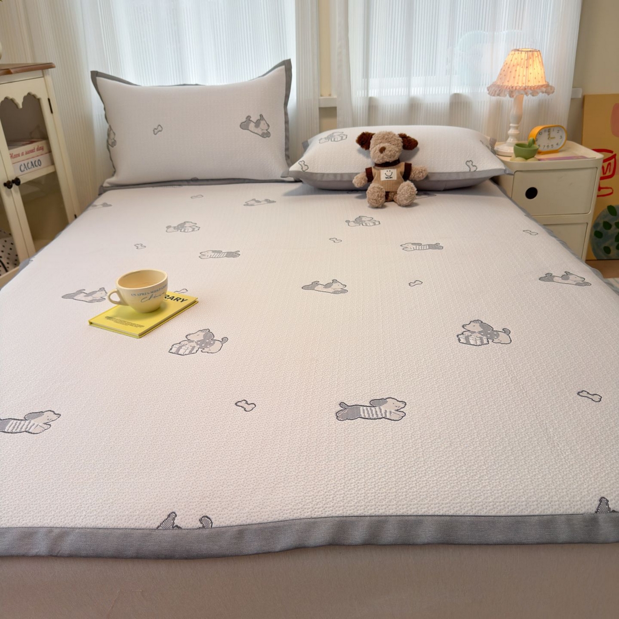 91家纺网 家纺一手货源 找家纺 亿梵家居 2026春夏新款冰豆豆PE高分子凉席 狗狗派对-咖