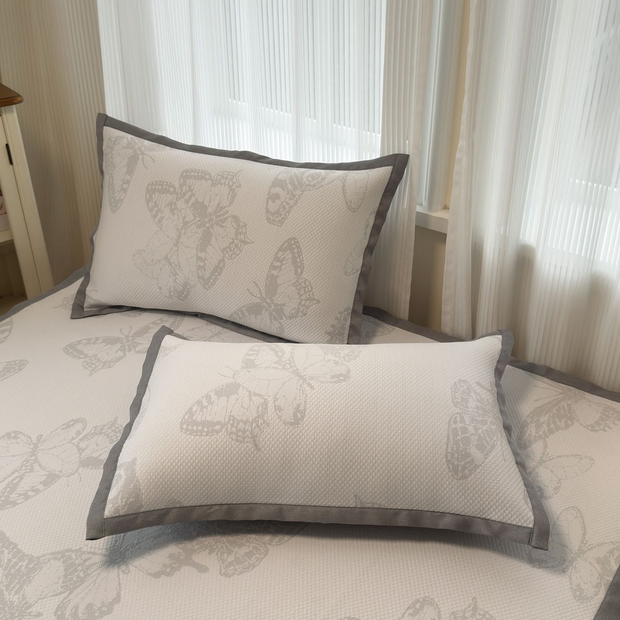 91家纺网 家纺一手货源 找家纺 亿梵家居 2026春夏新款冰豆豆PE高分子凉席 蝶舞