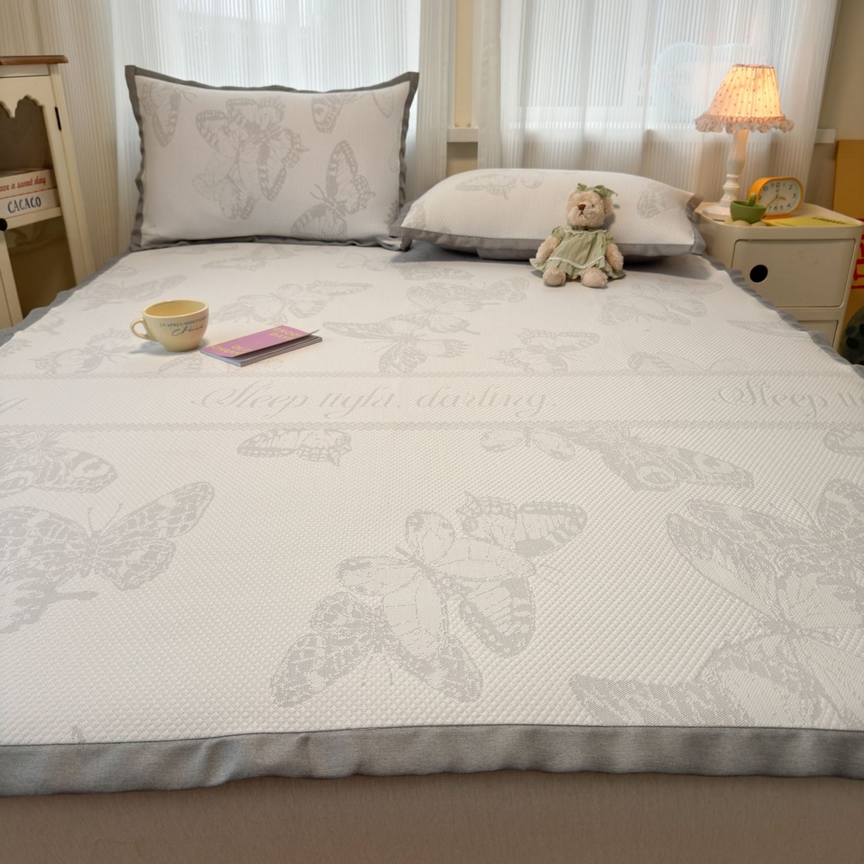 91家纺网 家纺一手货源 找家纺 亿梵家居 2026春夏新款冰豆豆PE高分子凉席 蝶舞